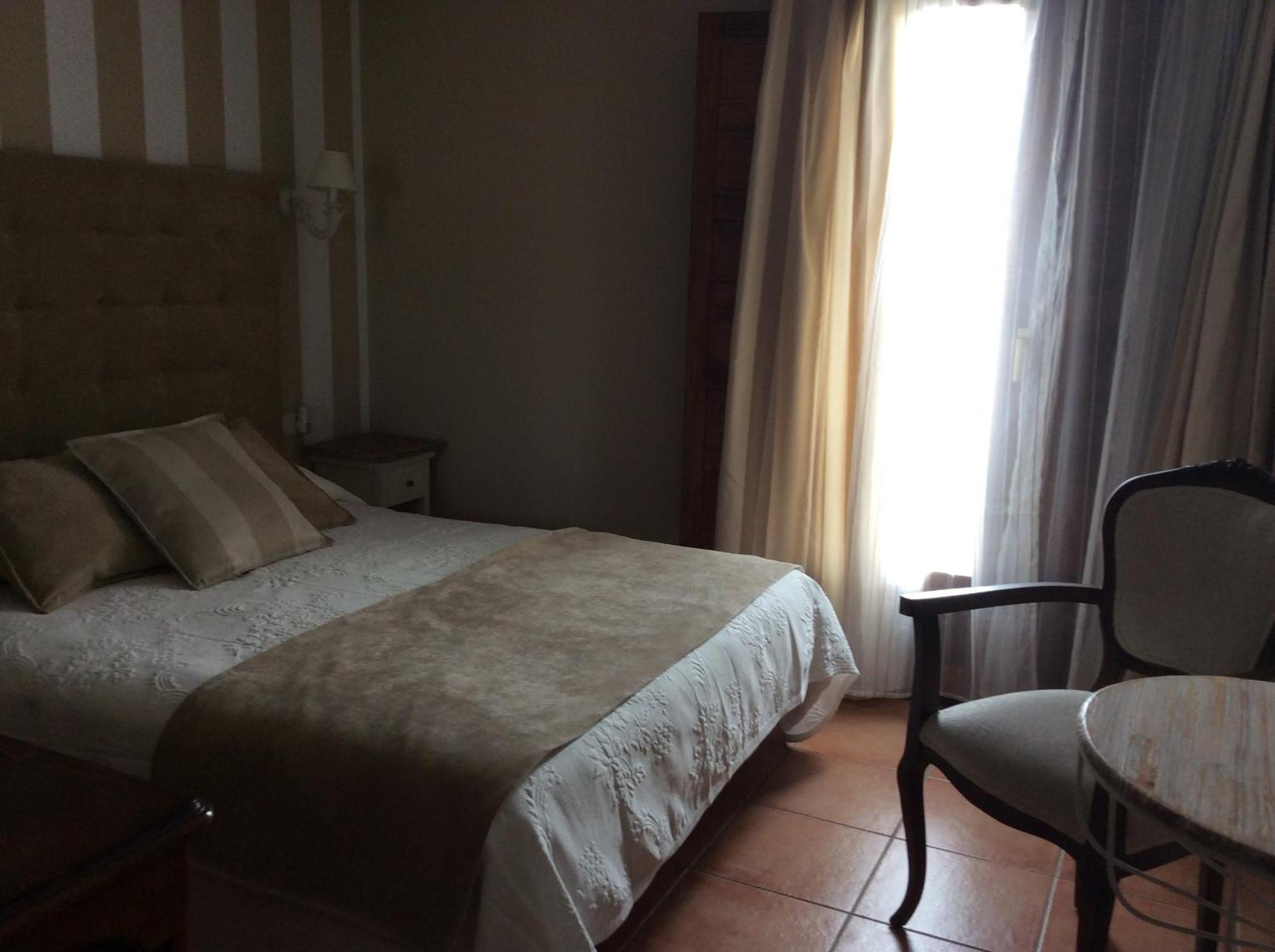 Hotel Rural Los Roturos Maestu Exteriör bild